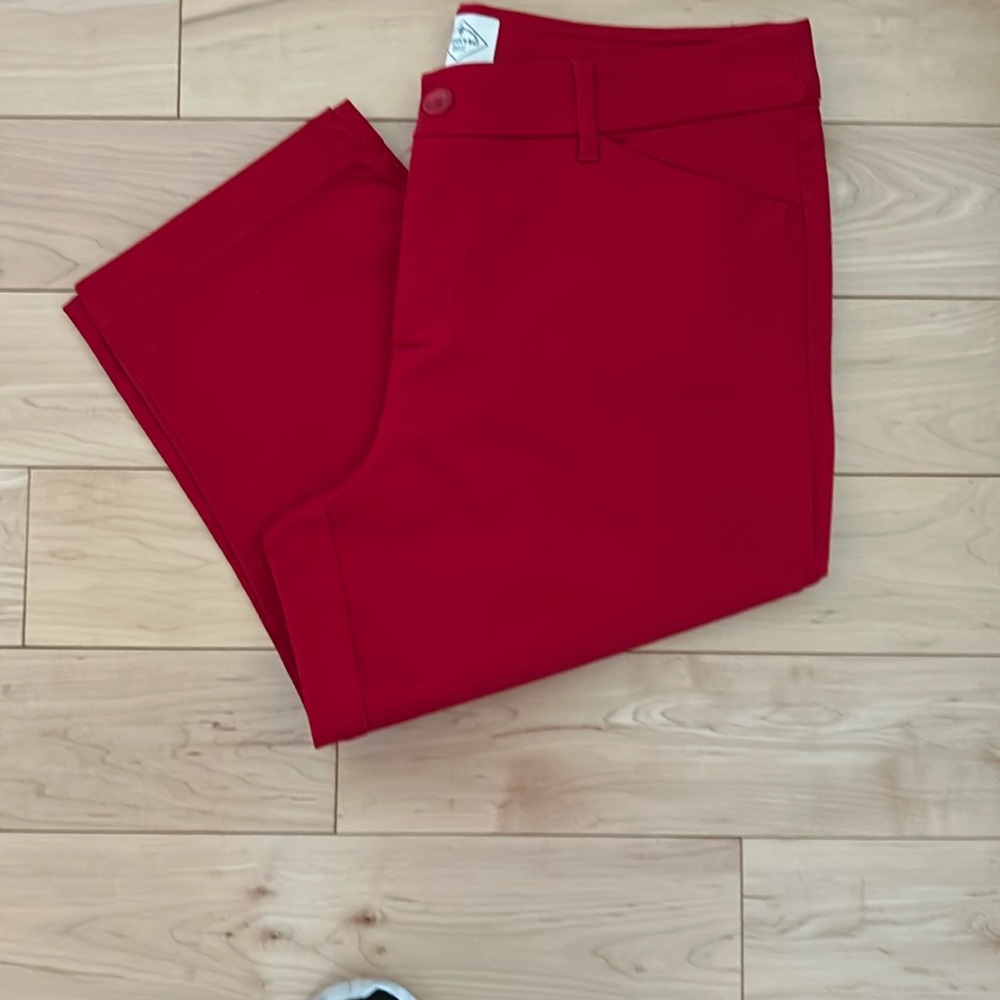NWOT St. John’s Bay size 12 cotton crop Capri Pants in bright red